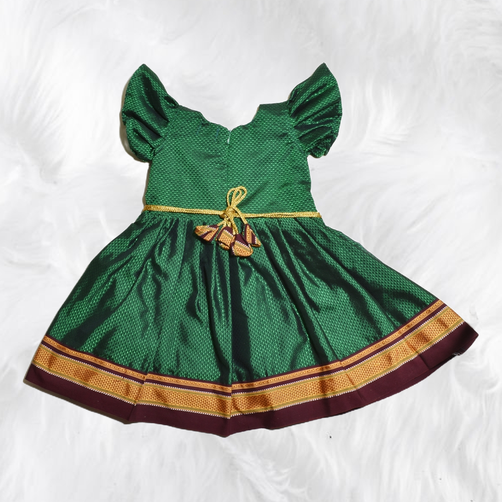 Chic Khun Frocks Featuring Delicate Side Lace