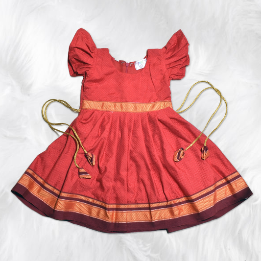 Sophisticated Khun Frocks with Beautiful Side Lace Accent